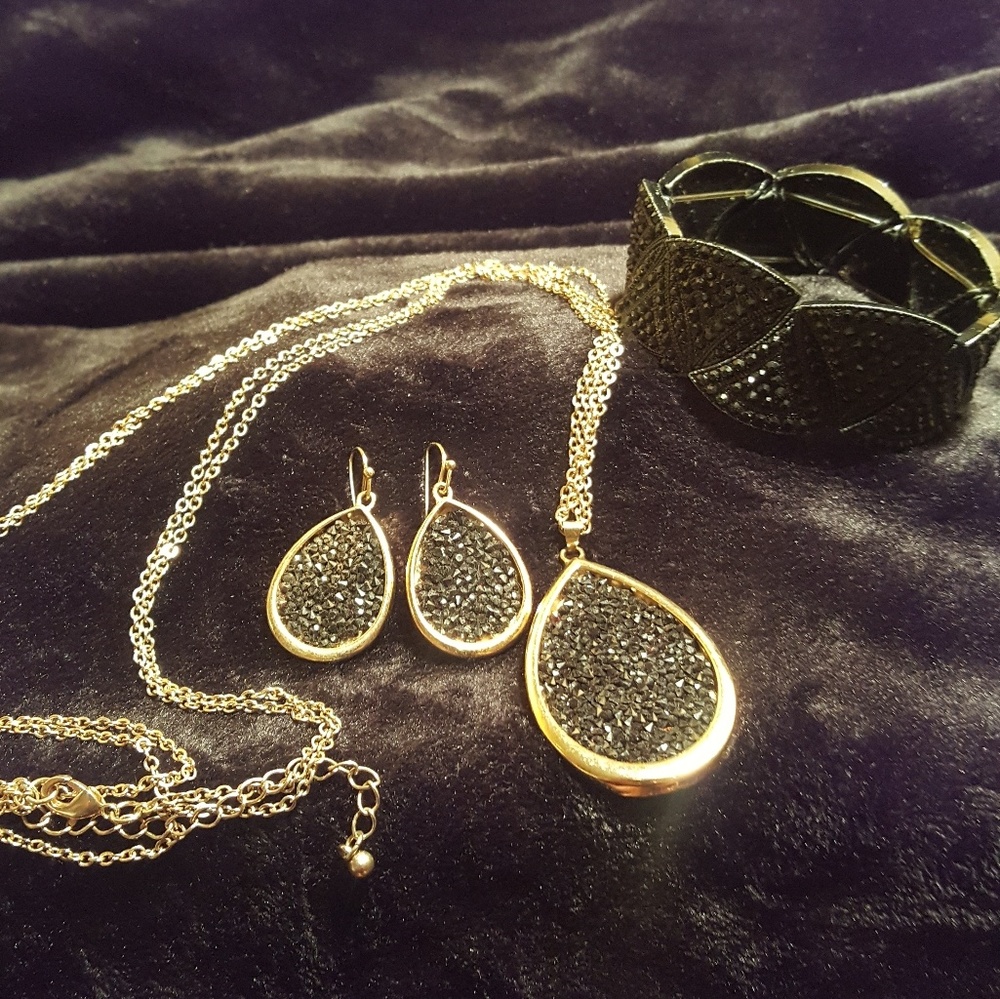 Avenue  Black and Gold Fashion Set